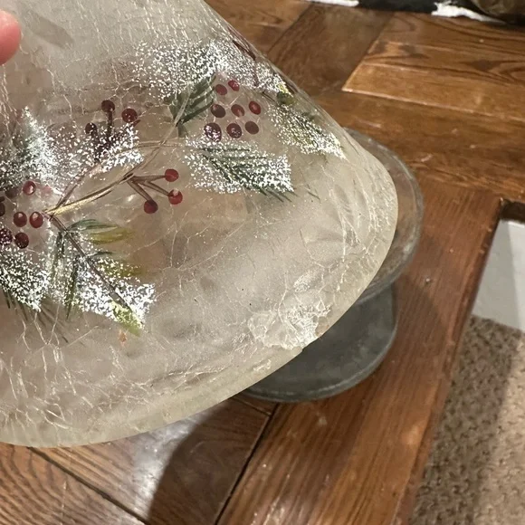 Yankee Candle Frosted Glass Holly berry shade - Picture 4 of 5